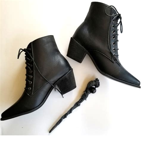 Witchy Woman Boots: Bringing Mystique to Your Shoe Collection with Dinto